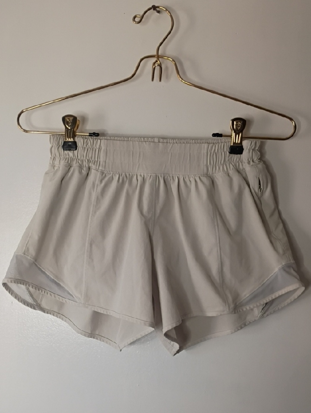 SOLD Lululemon Hotty Hot High-Rise Lined Shorts Size 4